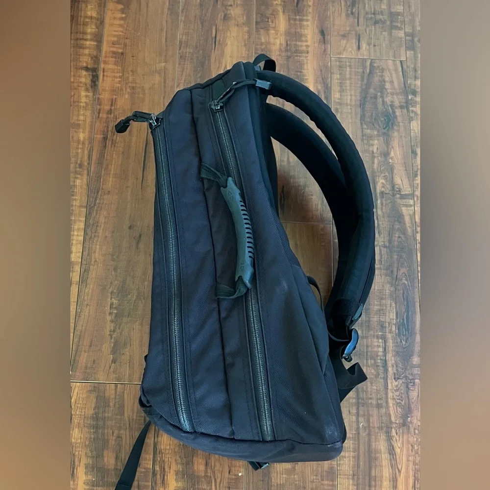 ARC’TERYX Blade 21 Laptop Travel Backpack - Picture 3 of 9
